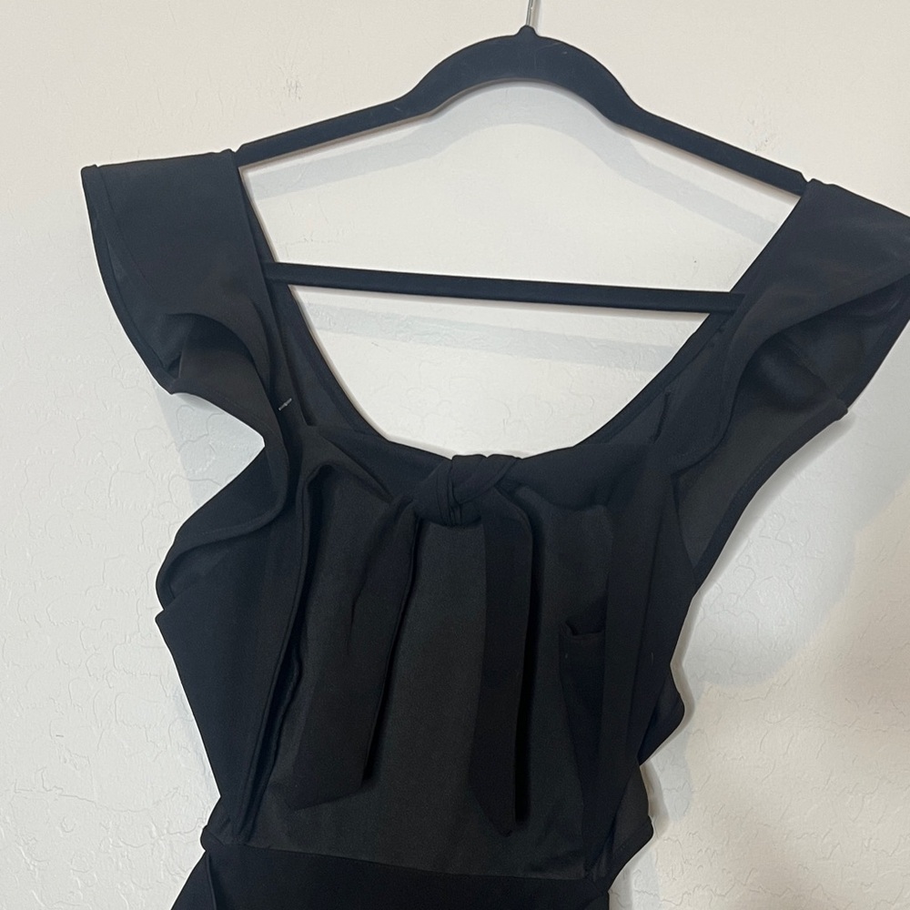 Hello Molly Black Flutter Sleeve Jumpsuit with tie and cutting back Small - Picture 8 of 12